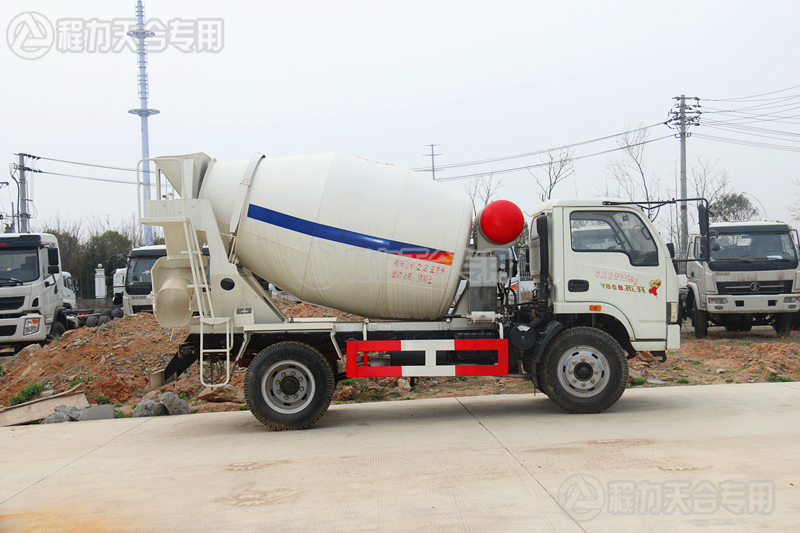 躍進(jìn)攪拌車