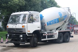 東風(fēng)10方水泥攪拌車