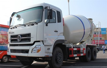 東風(fēng)15方攪拌車(chē)