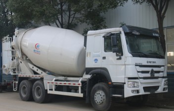 重汽豪沃15方水泥攪拌車(chē)