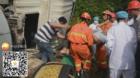 翻車！翻車！三鄉(xiāng)一大號(hào)攪拌車滾下山坡，司機(jī)...