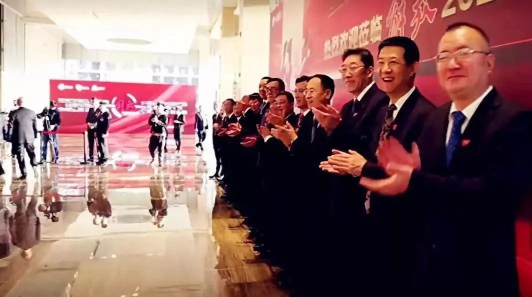 程力集團(tuán)旗下“程力專汽”與一汽解放簽訂四千輛國(guó)六中重卡底盤(pán)采購(gòu)協(xié)議，全面發(fā)力中重卡專汽市場(chǎng)進(jìn)一步鞏固專用車(chē)領(lǐng)導(dǎo)地位！圖片